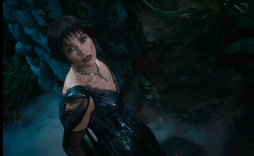 Te jó ég! Ha nem tudtuk volna, hogy Jennifer Lopez szerepel a videóban, rá sem ismerünk volna!