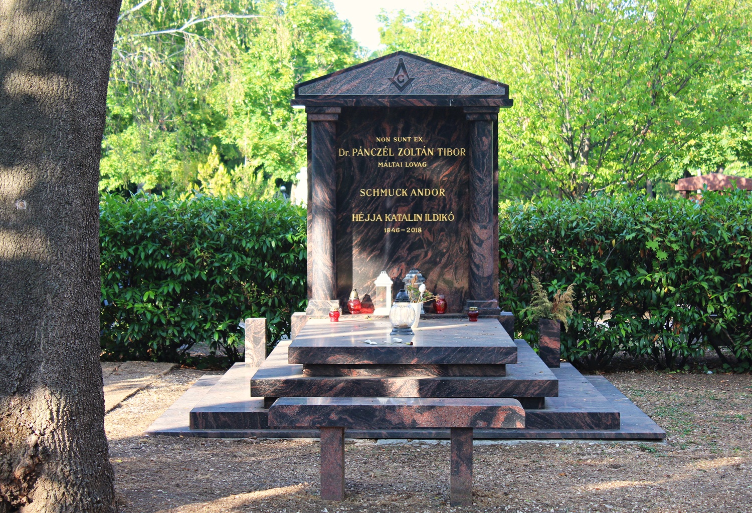 Így néz ki Schmuck Andor sírja a Kerepesi temetőben 