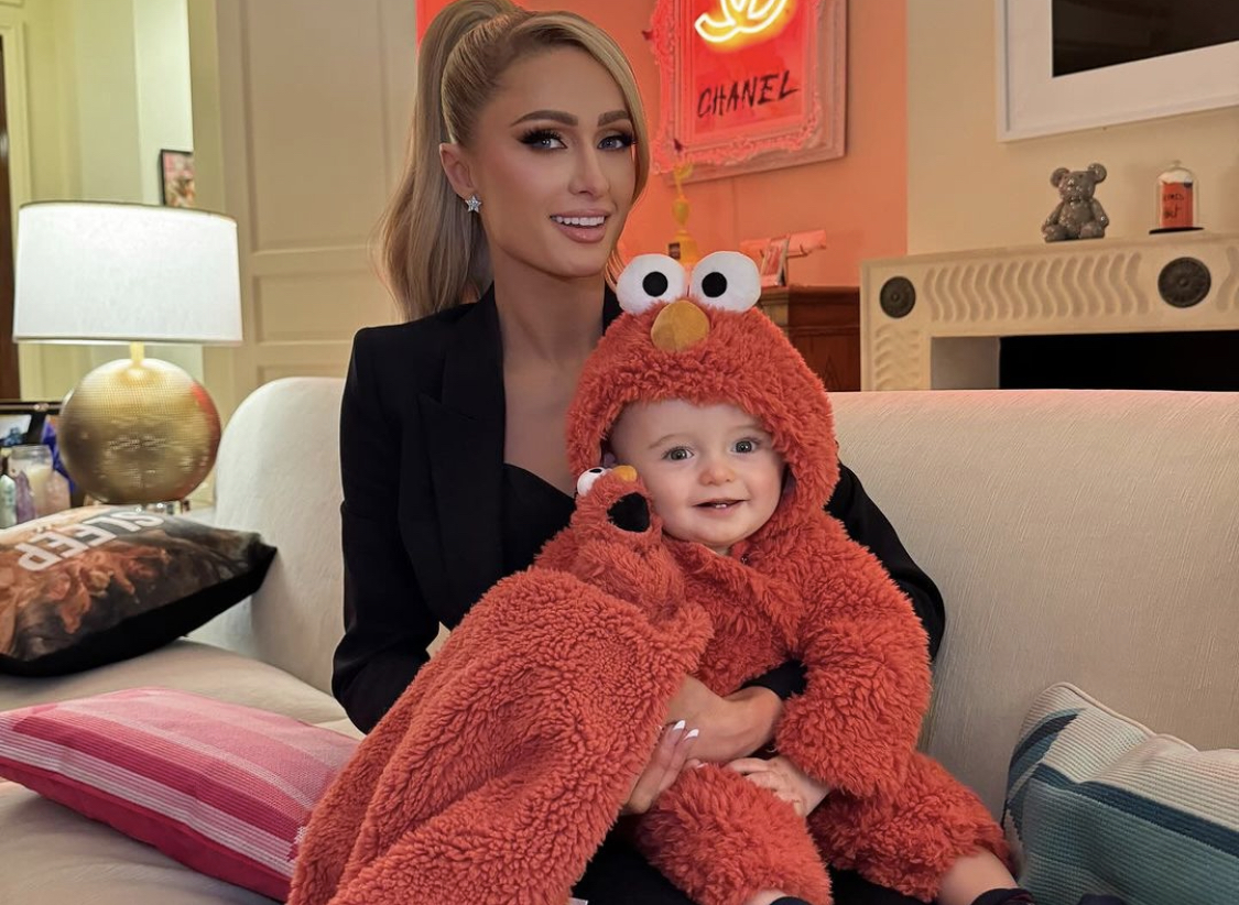 VIDEO: Paris Hilton llevó a su hijo de un año al estudio, lo que pareció disfrutar mucho